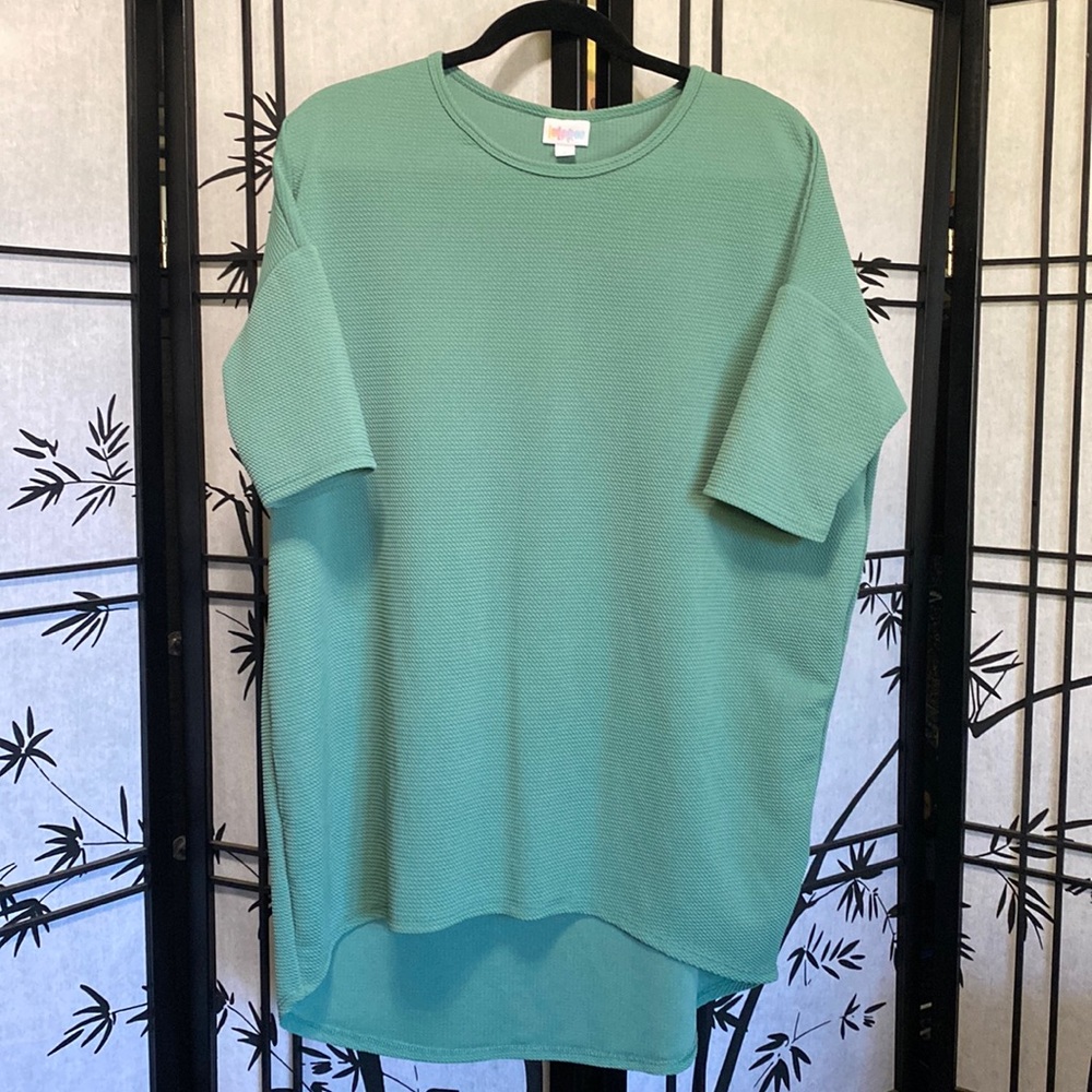 New (NBW) Large LuLaRoe green colored shirt, longer in back.